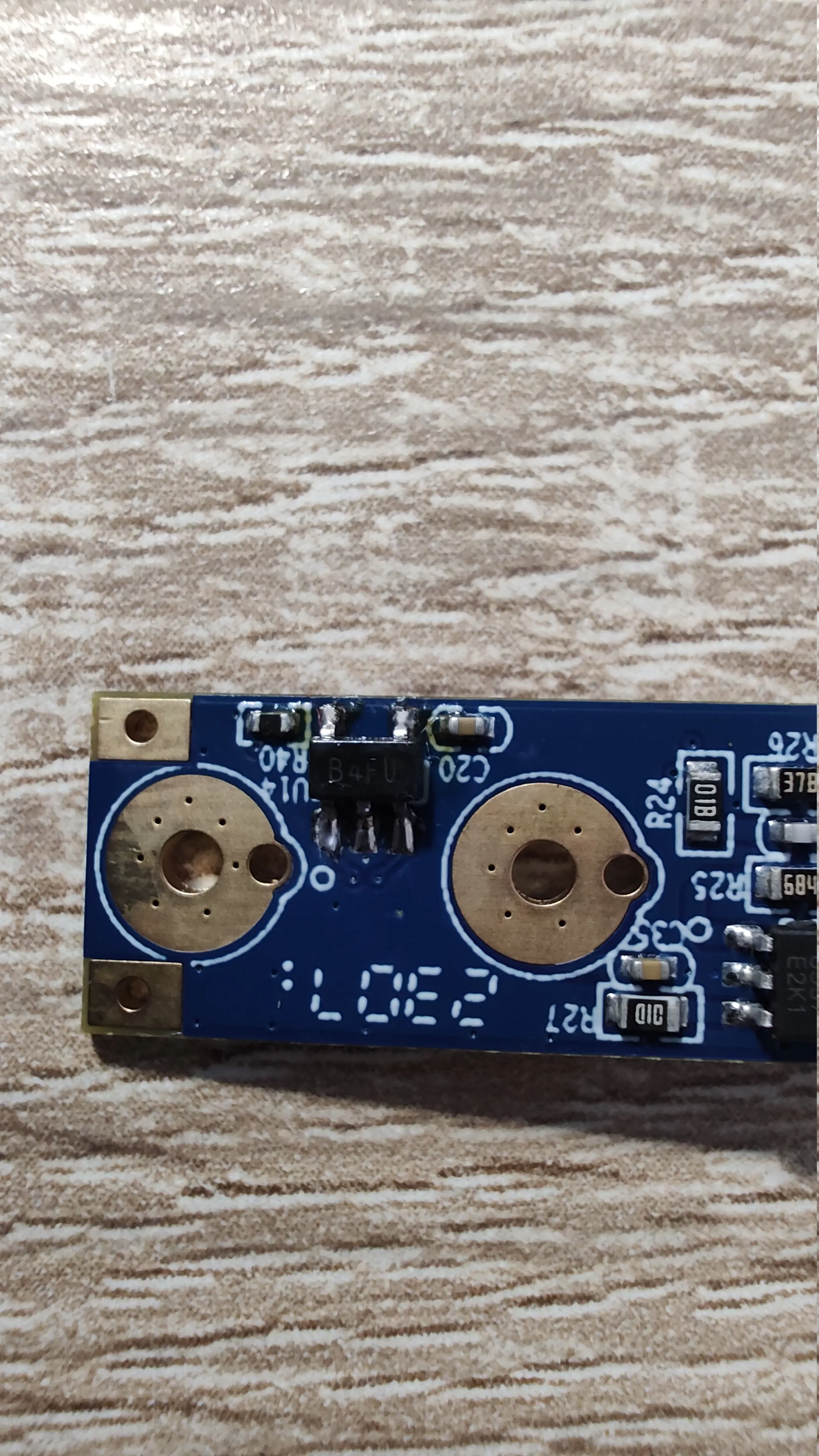 PCB Pinecil V2 s osazeným snímačom Hallovho javu